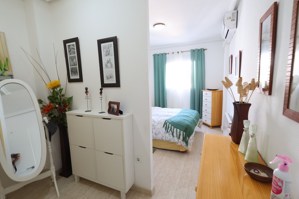 ALAKERRAN BUNGALOW, JOSSA ON SUURI TERASSI, PUUTARHA, GRILLI JA UIMA-ALLAS, ZENIA MAR III:SSA