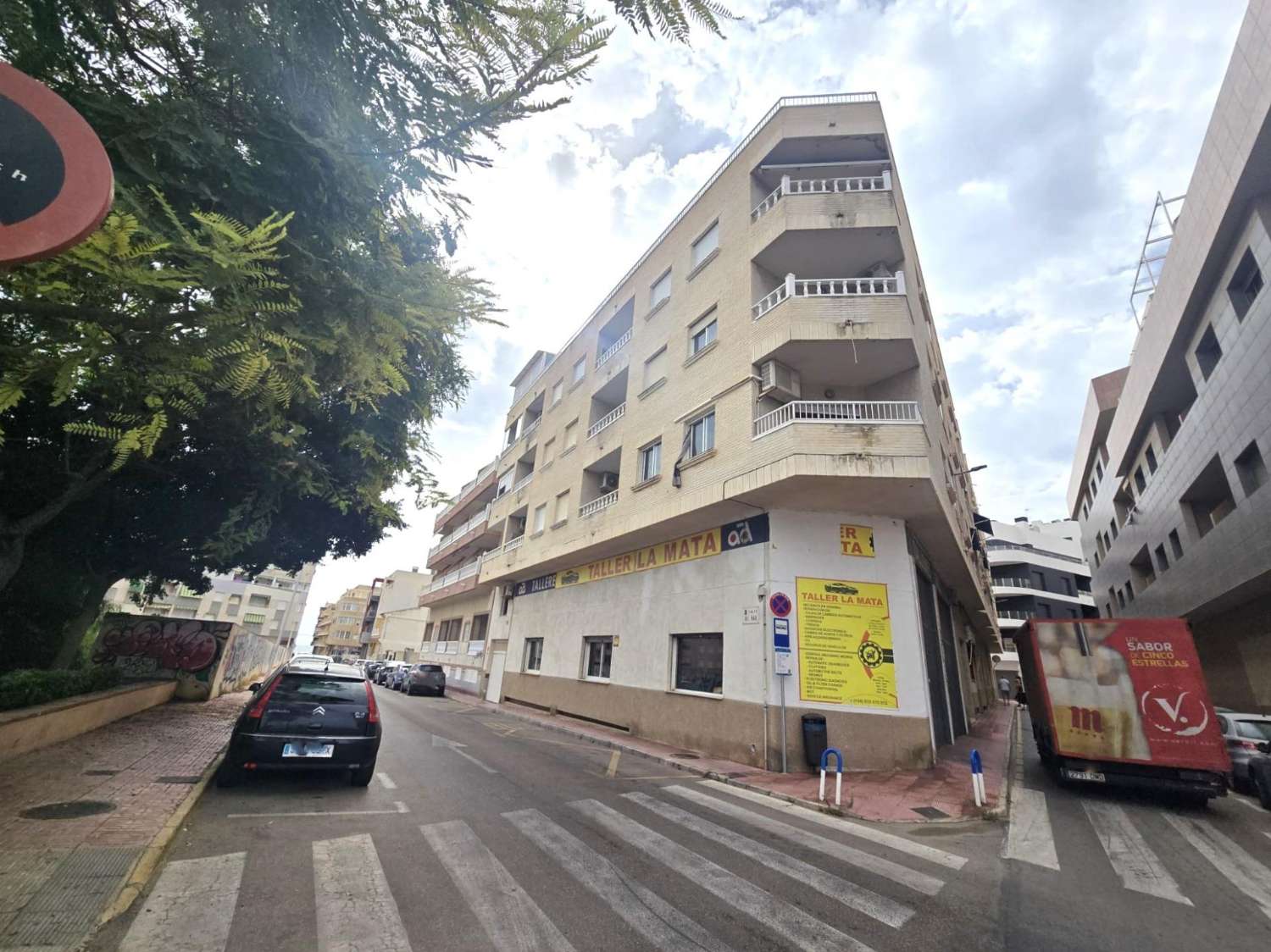 MODERN APPARTEMENT 5 MINUTEN VAN ZEE MET TERRAS EN ZIJKANT