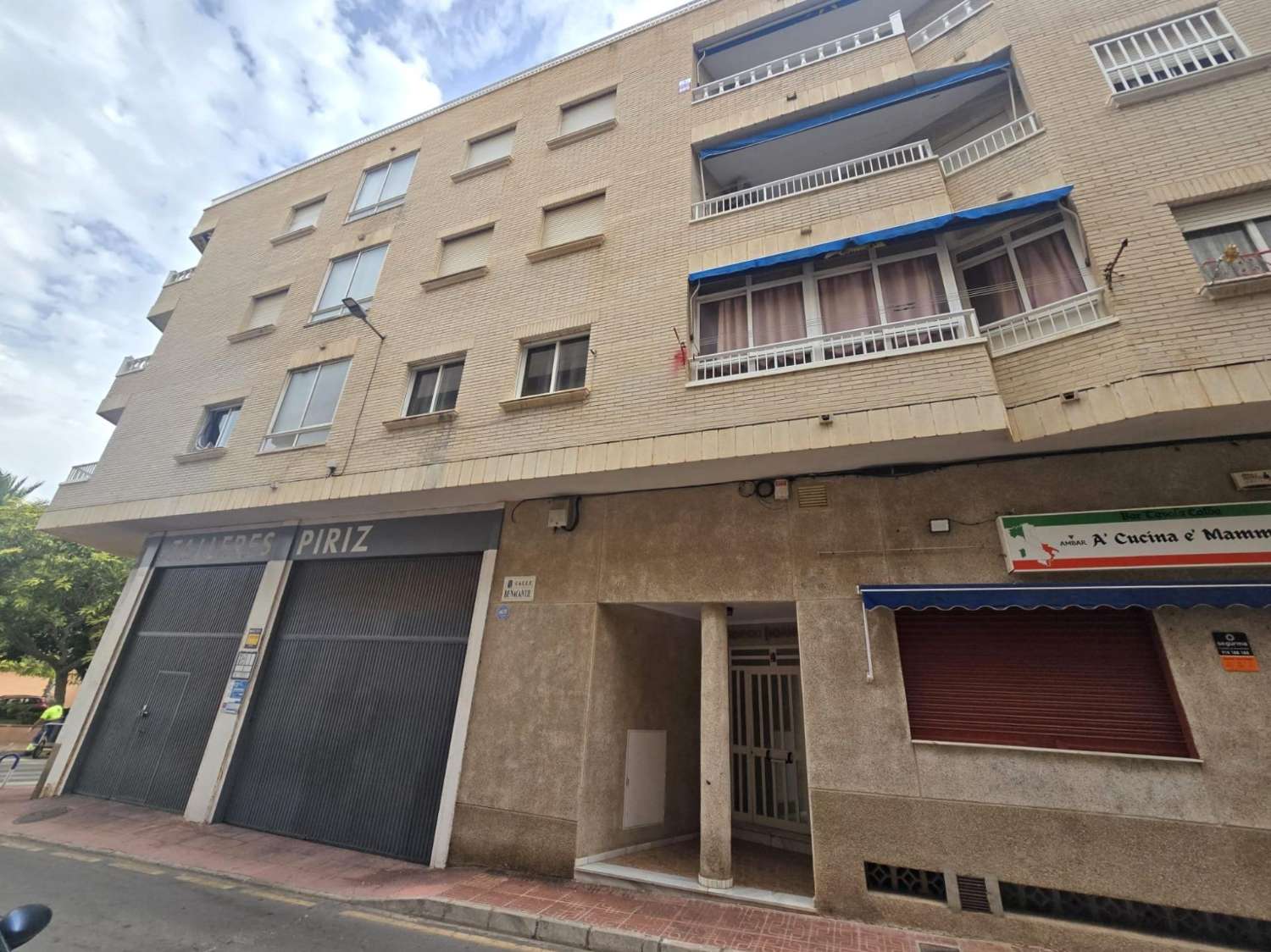 MODERN APPARTEMENT 5 MINUTEN VAN ZEE MET TERRAS EN ZIJKANT