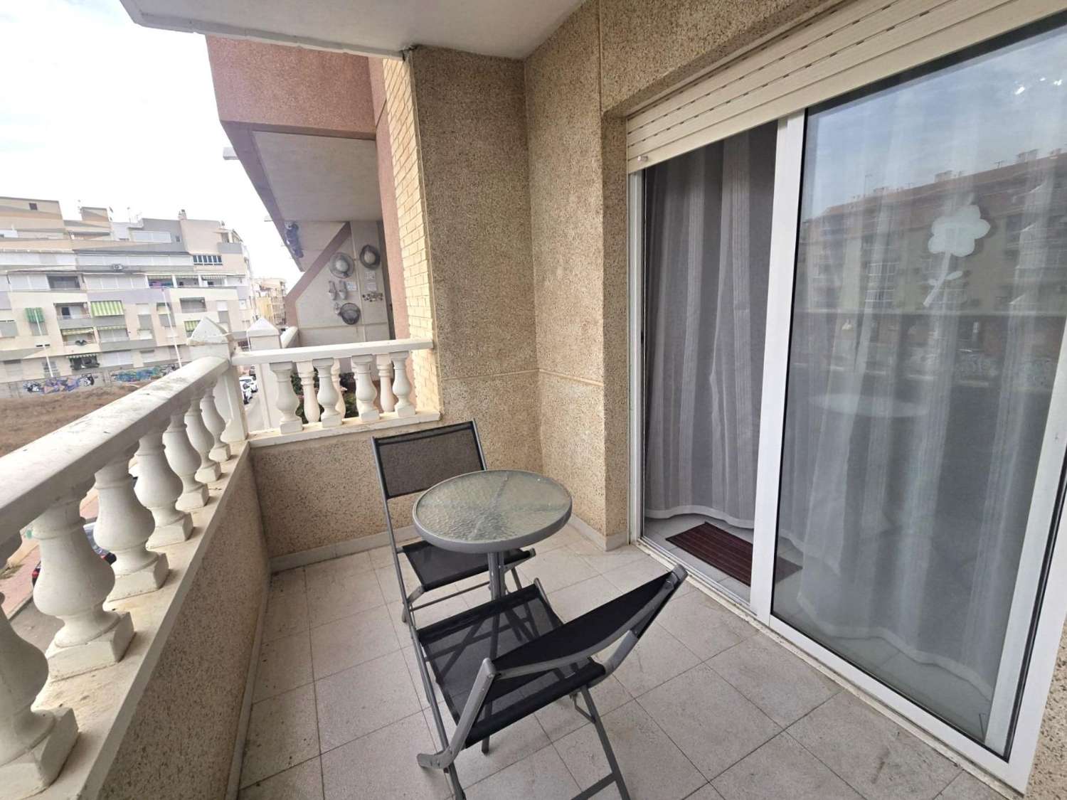 MODERN APPARTEMENT 5 MINUTEN VAN ZEE MET TERRAS EN ZIJKANT