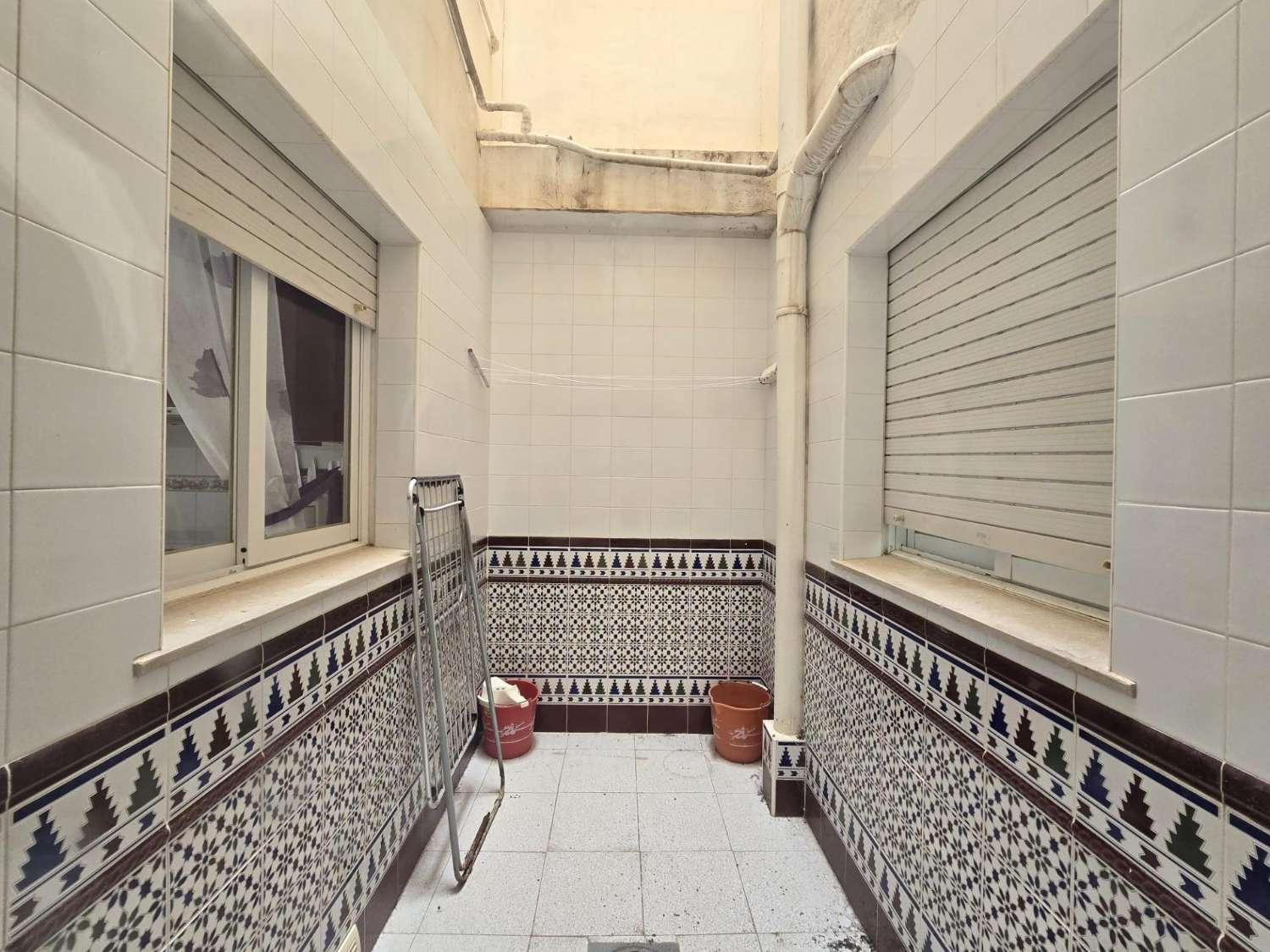 MODERN APPARTEMENT 5 MINUTEN VAN ZEE MET TERRAS EN ZIJKANT