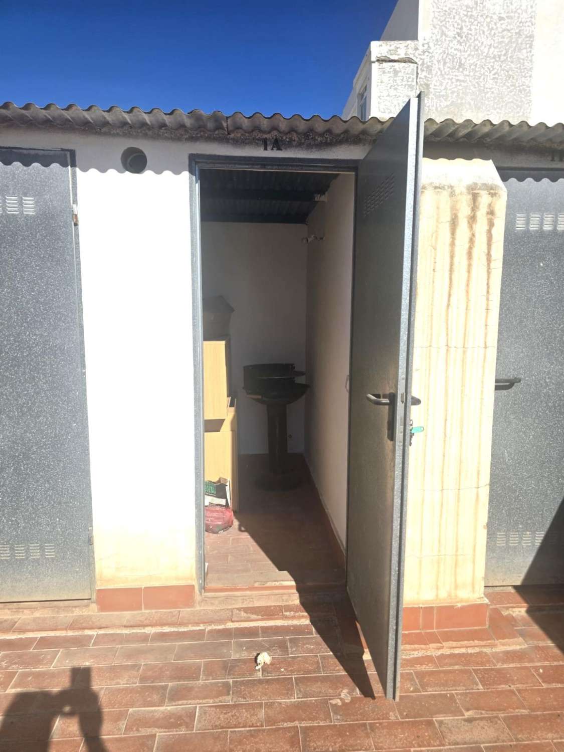 AMPLIO APARTAMENTO DE 3 DORMITORIOS Y 2 BAÑOS EN EL CENTRO DE TORREVIEJA, ORIENTACIÓN SUR