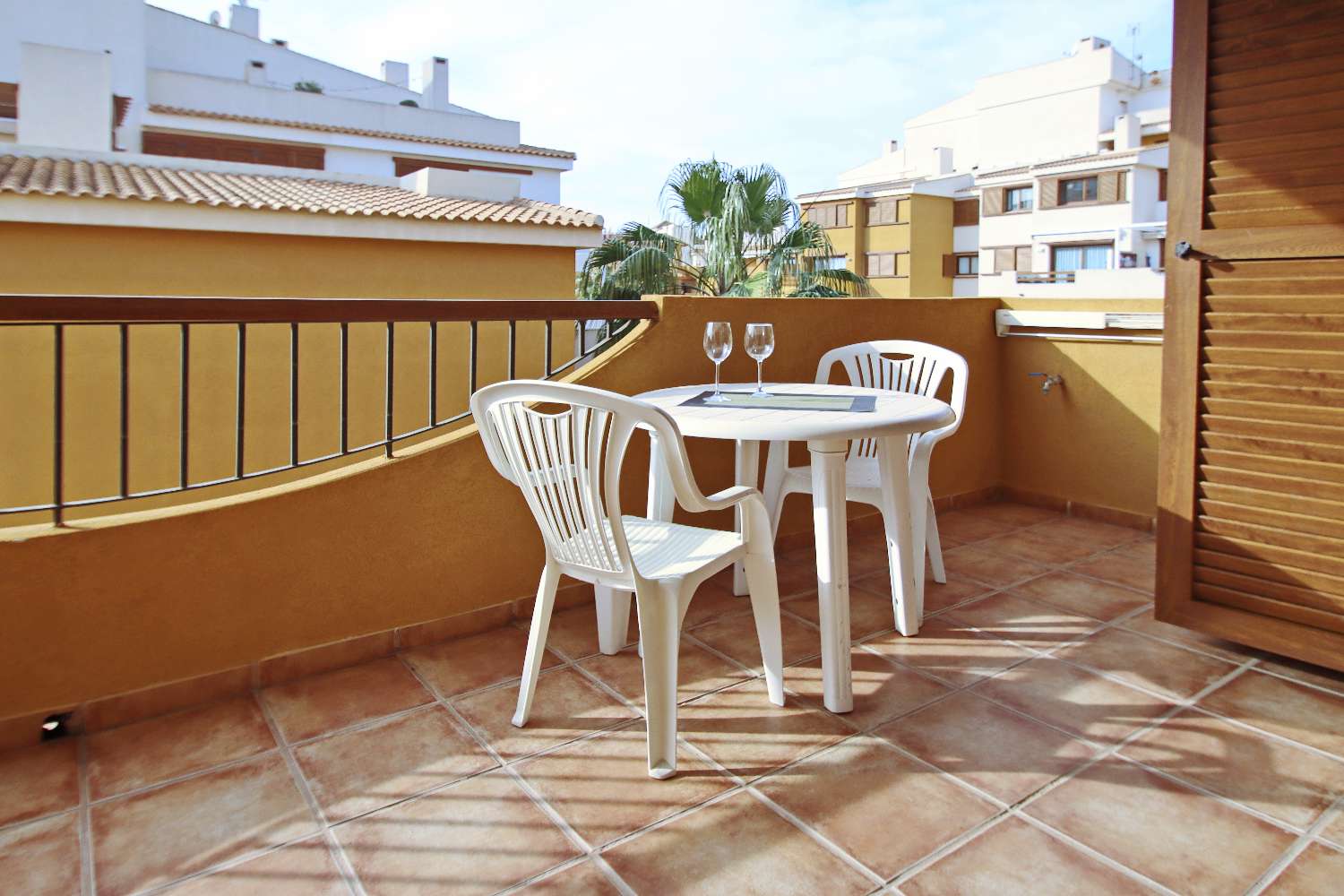 APARTAMENTO DE LUJO DE 2 DORMITORIOS CON ORIENTACIÓN SUR, TERRAZA Y GARAJE EN LA ENTRADA, PUNTA PRIMA