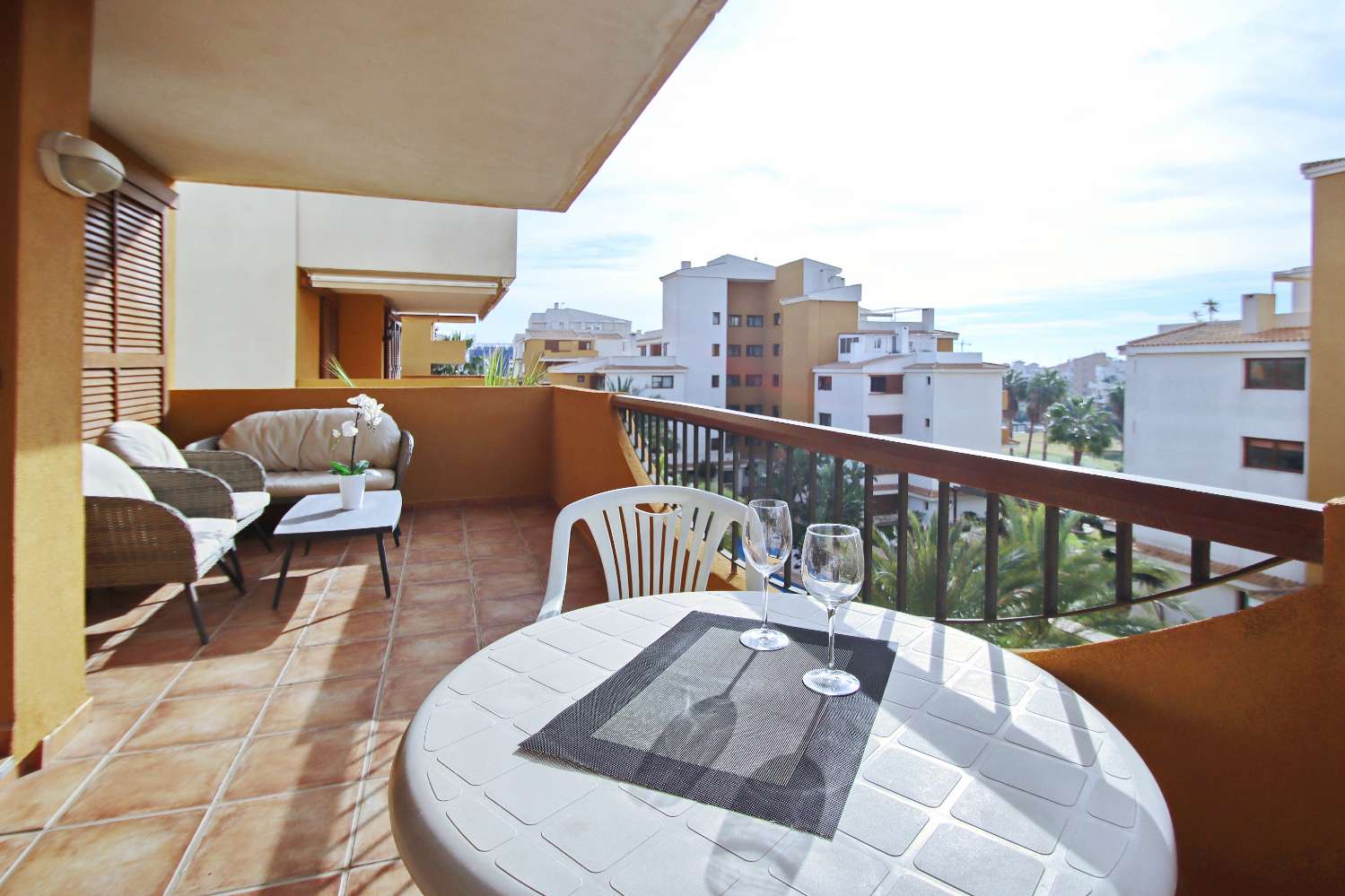 APARTAMENTO DE LUJO DE 2 DORMITORIOS CON ORIENTACIÓN SUR, TERRAZA Y GARAJE EN LA ENTRADA, PUNTA PRIMA