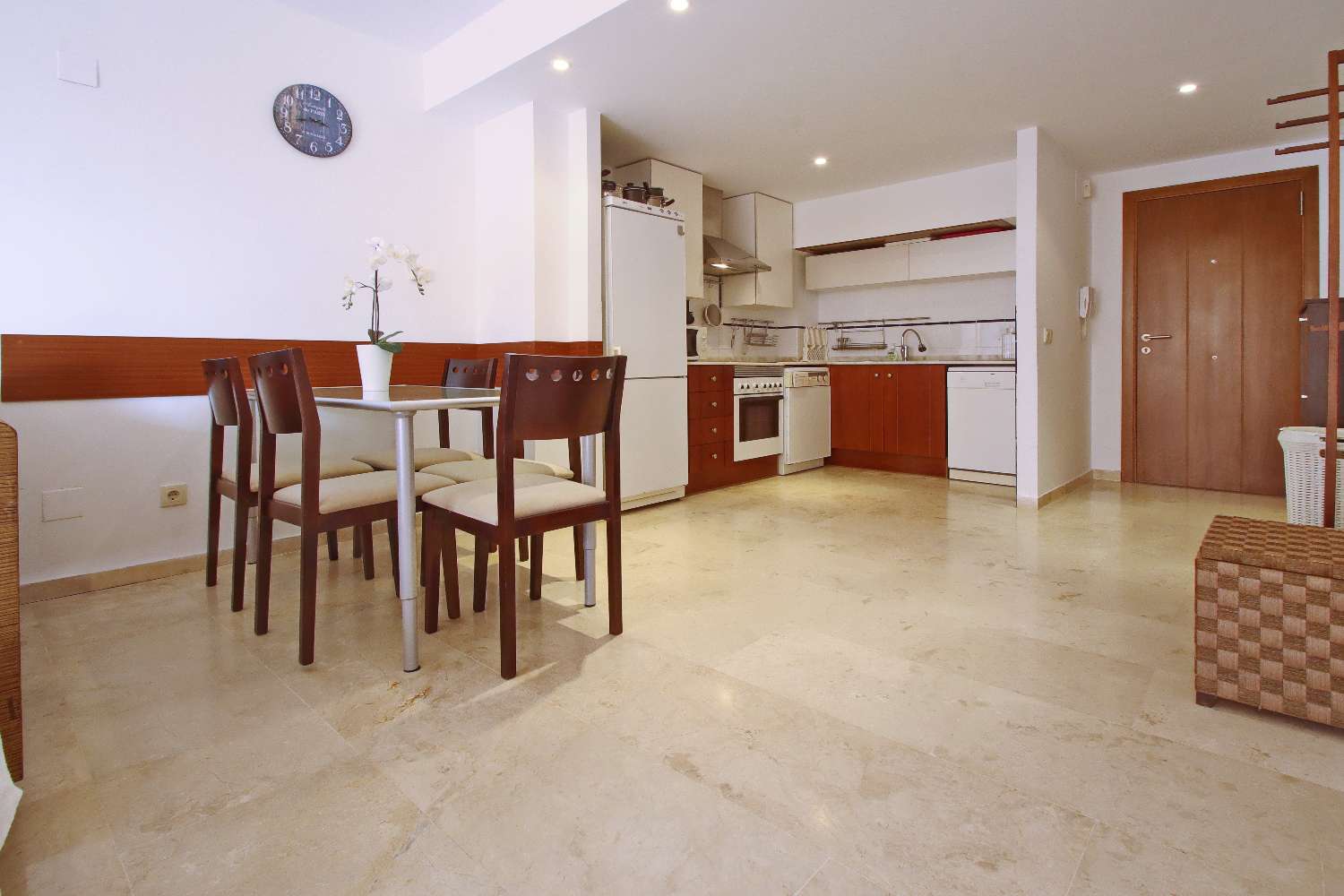 APARTAMENTO DE LUJO DE 2 DORMITORIOS CON ORIENTACIÓN SUR, TERRAZA Y GARAJE EN LA ENTRADA, PUNTA PRIMA