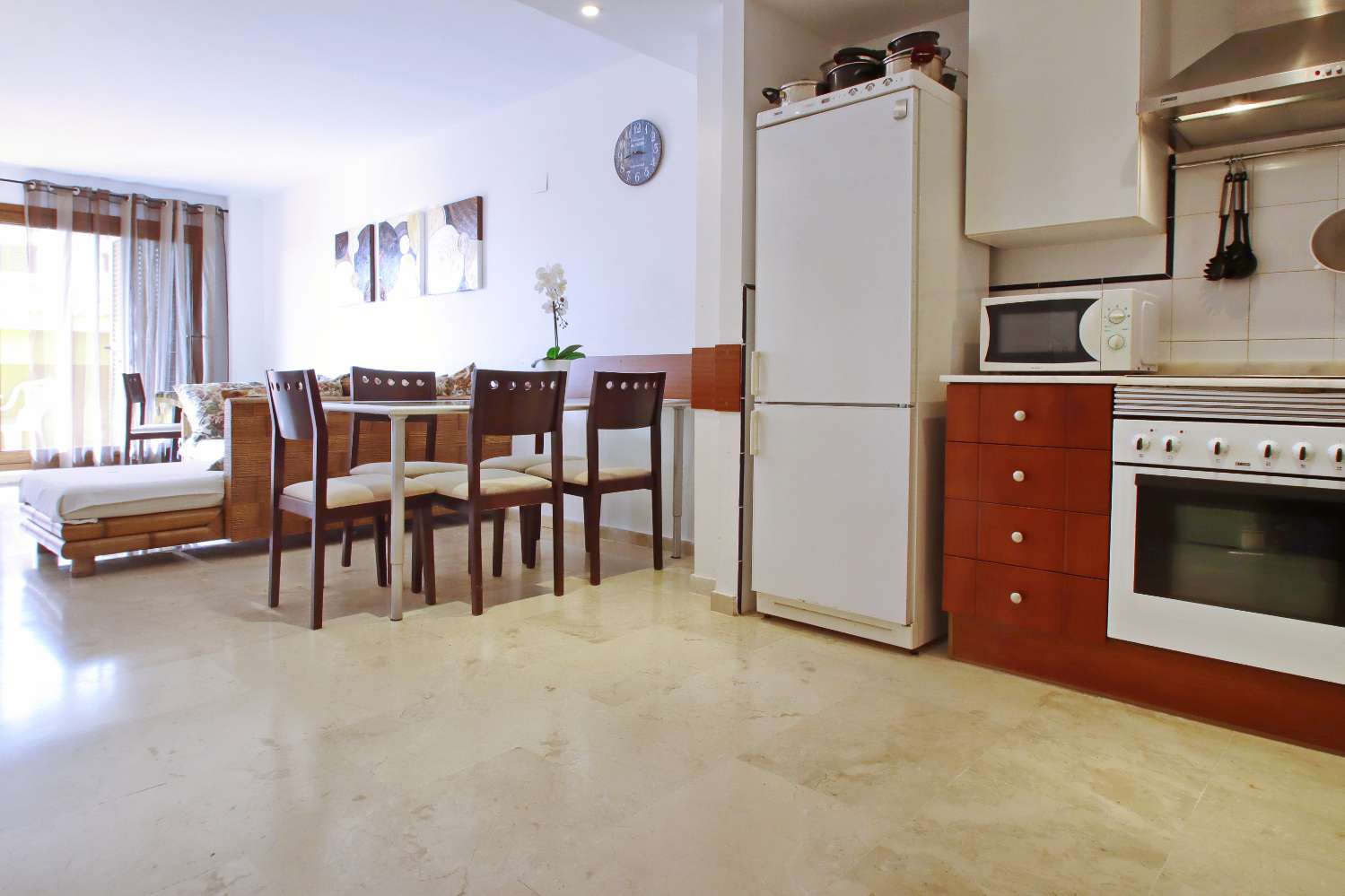 APARTAMENTO DE LUJO DE 2 DORMITORIOS CON ORIENTACIÓN SUR, TERRAZA Y GARAJE EN LA ENTRADA, PUNTA PRIMA