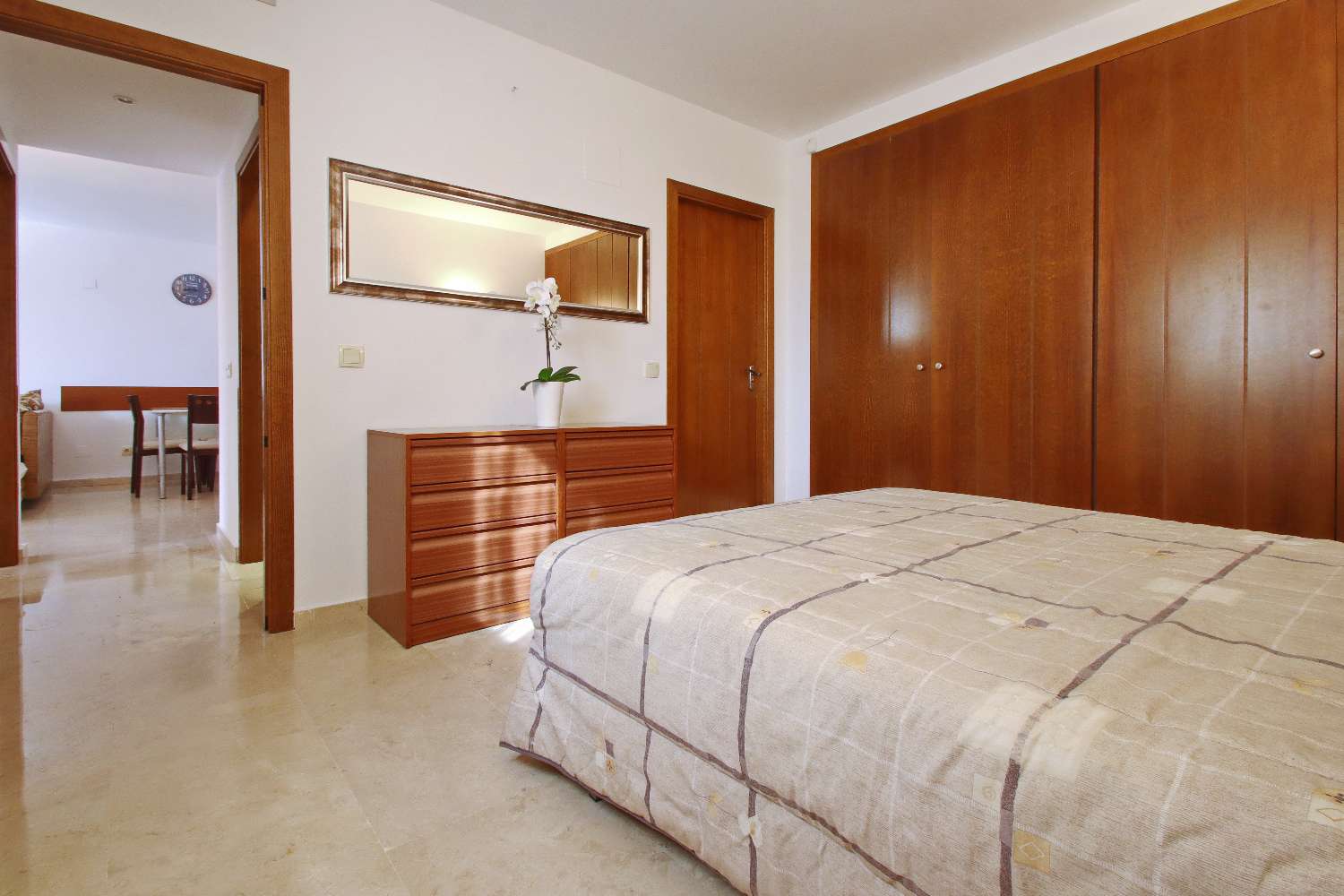 APARTAMENTO DE LUJO DE 2 DORMITORIOS CON ORIENTACIÓN SUR, TERRAZA Y GARAJE EN LA ENTRADA, PUNTA PRIMA