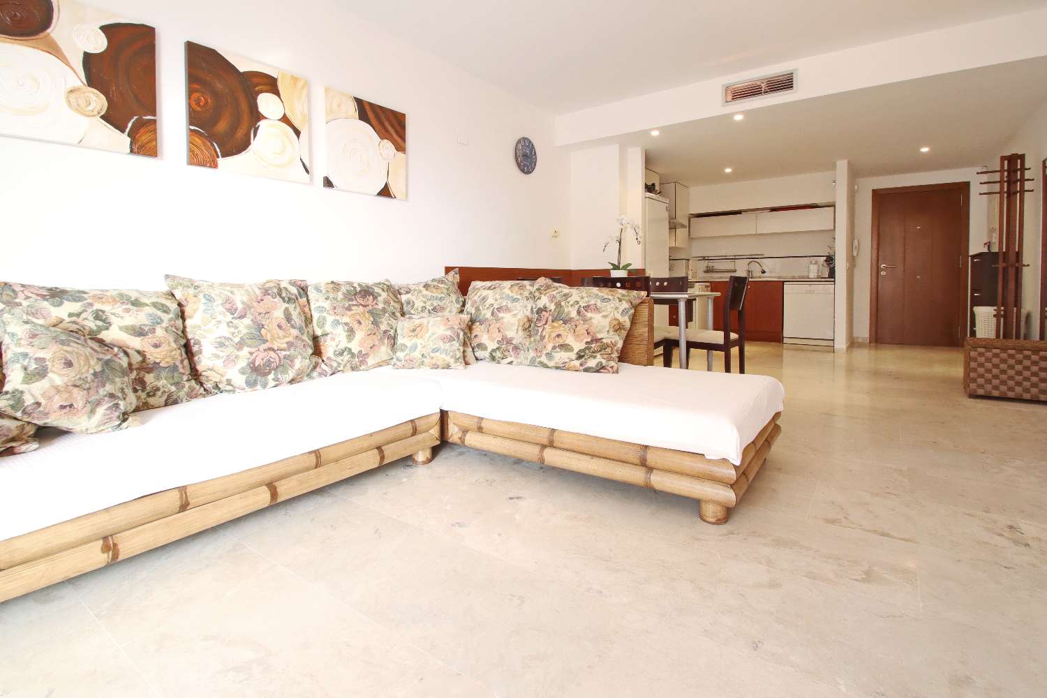 APARTAMENTO DE LUJO DE 2 DORMITORIOS CON ORIENTACIÓN SUR, TERRAZA Y GARAJE EN LA ENTRADA, PUNTA PRIMA