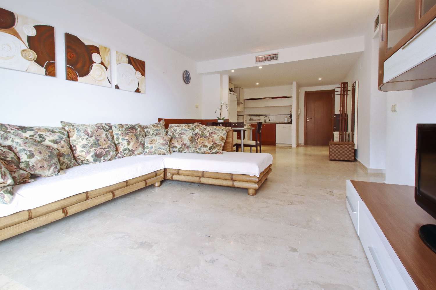 APARTAMENTO DE LUJO DE 2 DORMITORIOS CON ORIENTACIÓN SUR, TERRAZA Y GARAJE EN LA ENTRADA, PUNTA PRIMA