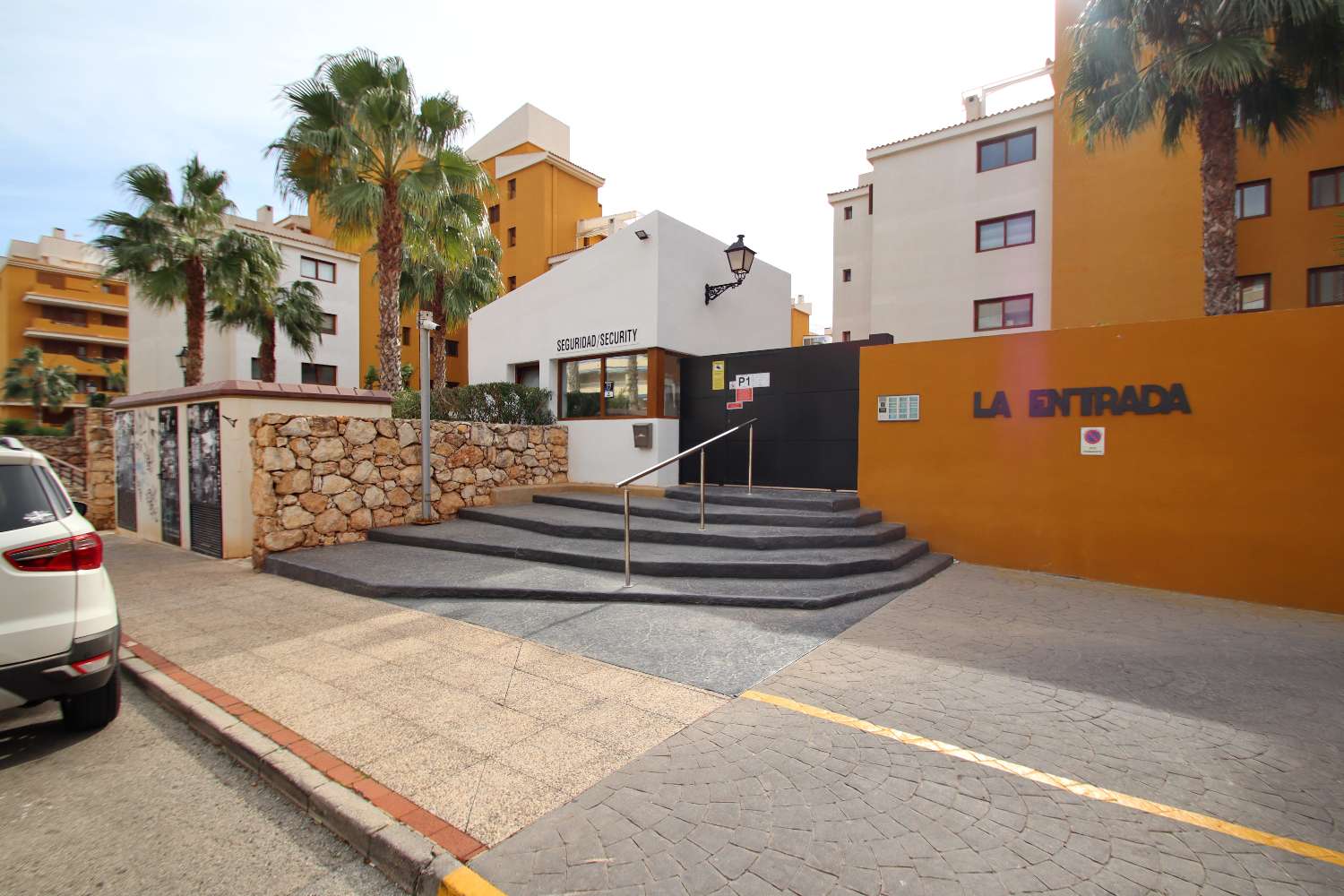 APARTAMENTO DE LUJO DE 2 DORMITORIOS CON ORIENTACIÓN SUR, TERRAZA Y GARAJE EN LA ENTRADA, PUNTA PRIMA