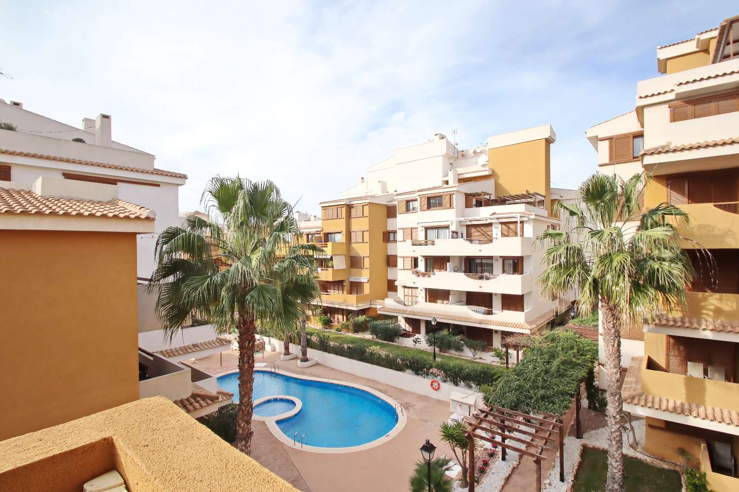 APARTAMENTO DE LUJO DE 2 DORMITORIOS CON ORIENTACIÓN SUR, TERRAZA Y GARAJE EN LA ENTRADA, PUNTA PRIMA