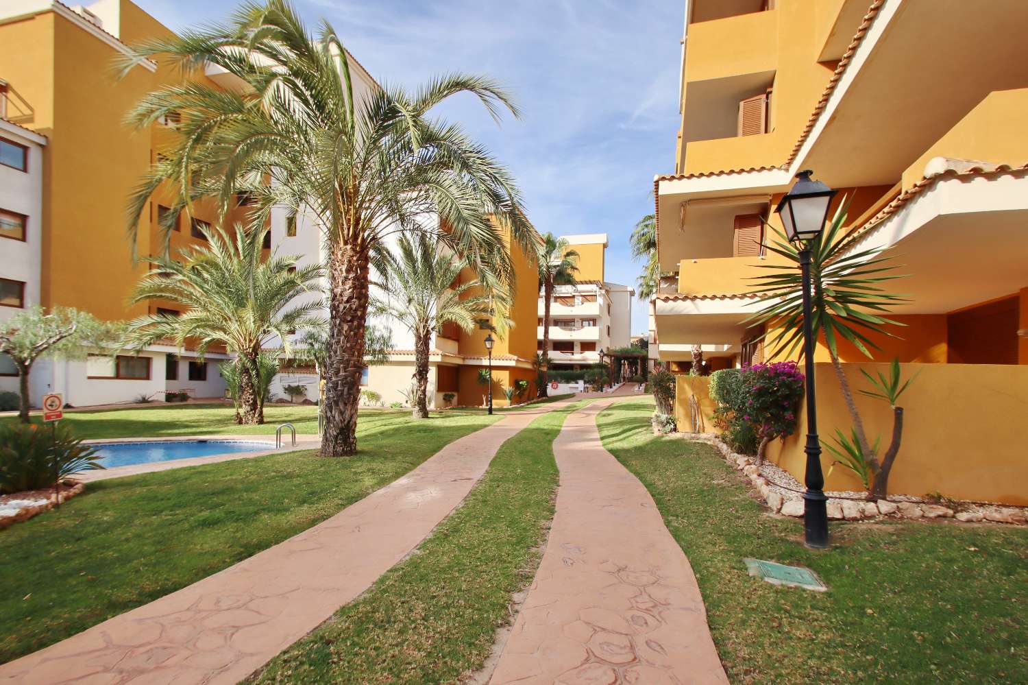 APARTAMENTO DE LUJO DE 2 DORMITORIOS CON ORIENTACIÓN SUR, TERRAZA Y GARAJE EN LA ENTRADA, PUNTA PRIMA