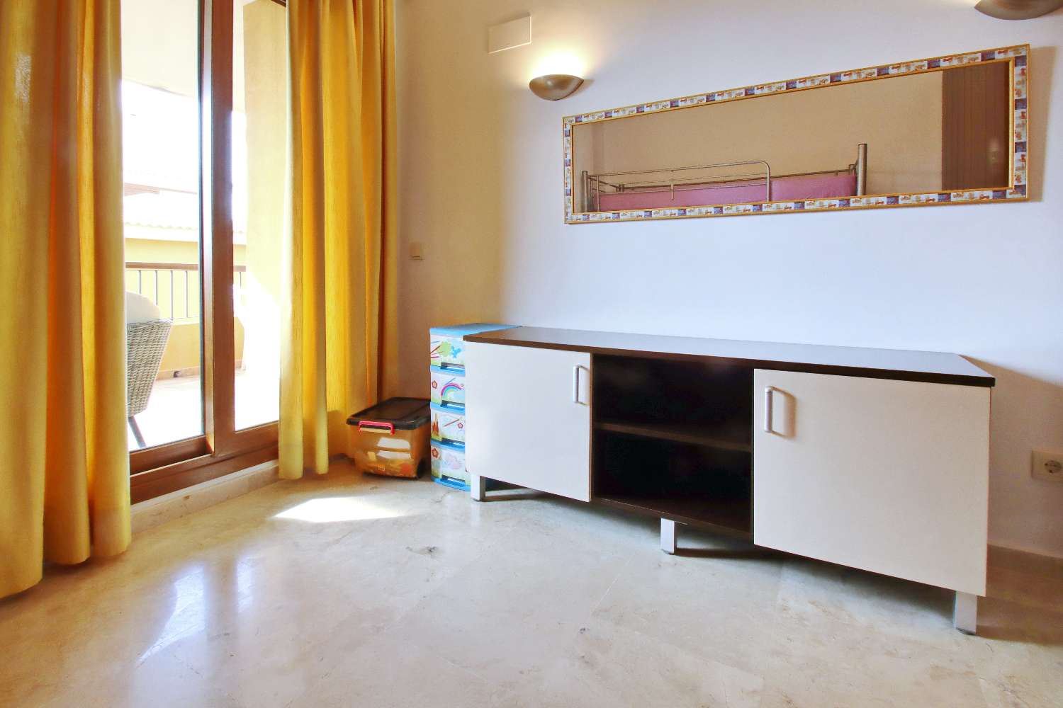 APARTAMENTO DE LUJO DE 2 DORMITORIOS CON ORIENTACIÓN SUR, TERRAZA Y GARAJE EN LA ENTRADA, PUNTA PRIMA