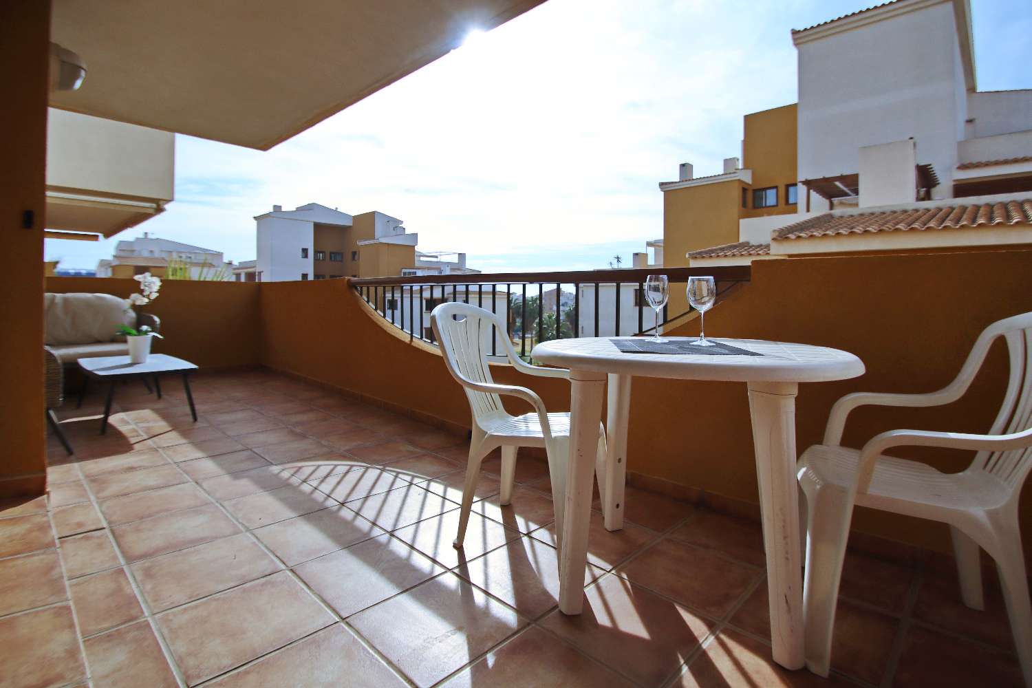 APARTAMENTO DE LUJO DE 2 DORMITORIOS CON ORIENTACIÓN SUR, TERRAZA Y GARAJE EN LA ENTRADA, PUNTA PRIMA