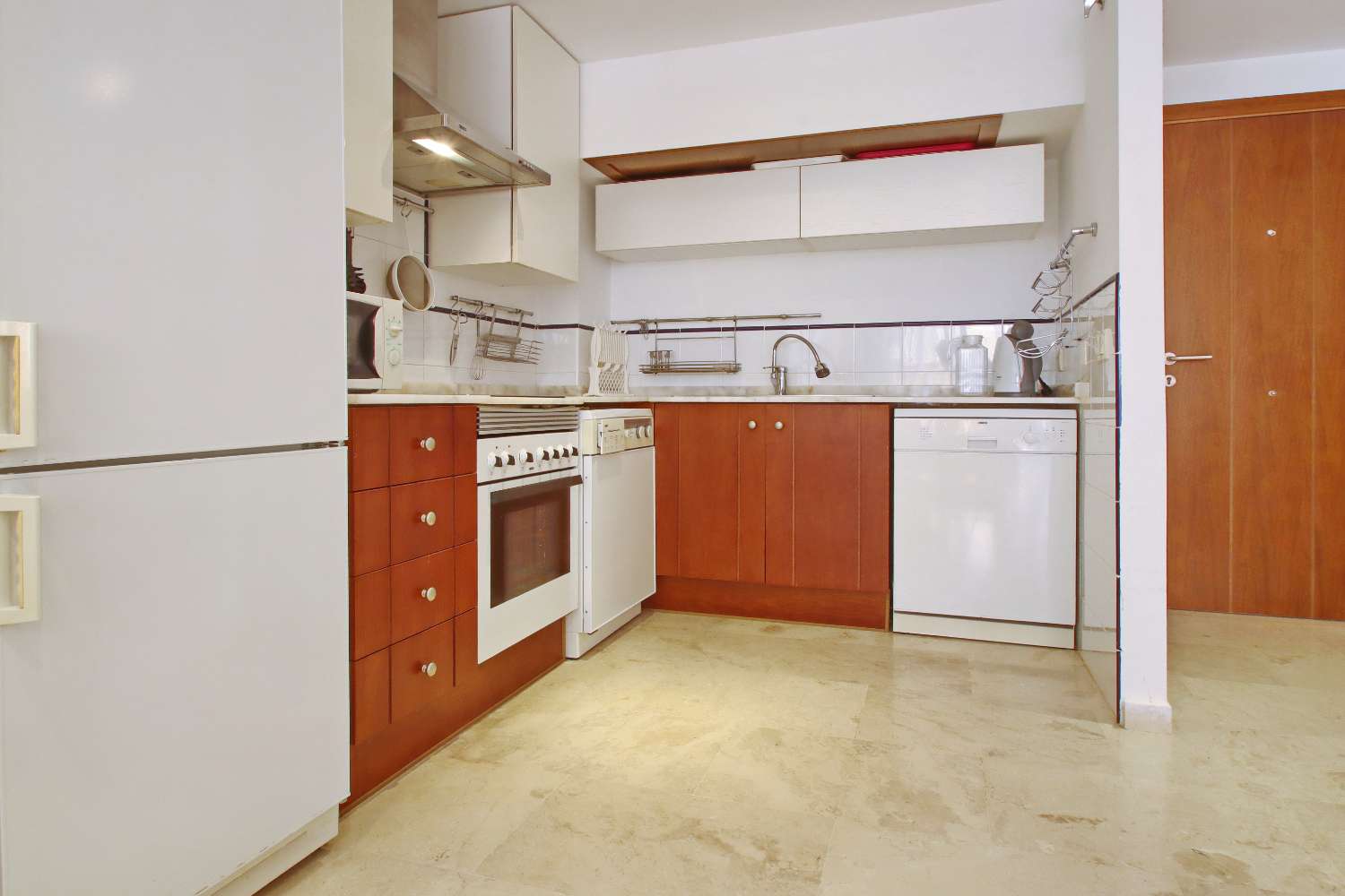 APARTAMENTO DE LUJO DE 2 DORMITORIOS CON ORIENTACIÓN SUR, TERRAZA Y GARAJE EN LA ENTRADA, PUNTA PRIMA