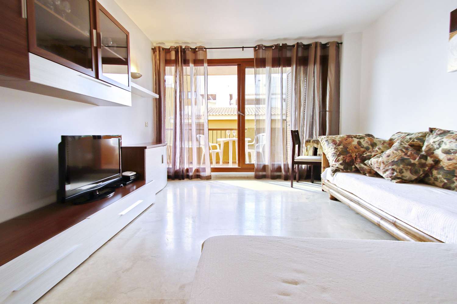 APARTAMENTO DE LUJO DE 2 DORMITORIOS CON ORIENTACIÓN SUR, TERRAZA Y GARAJE EN LA ENTRADA, PUNTA PRIMA