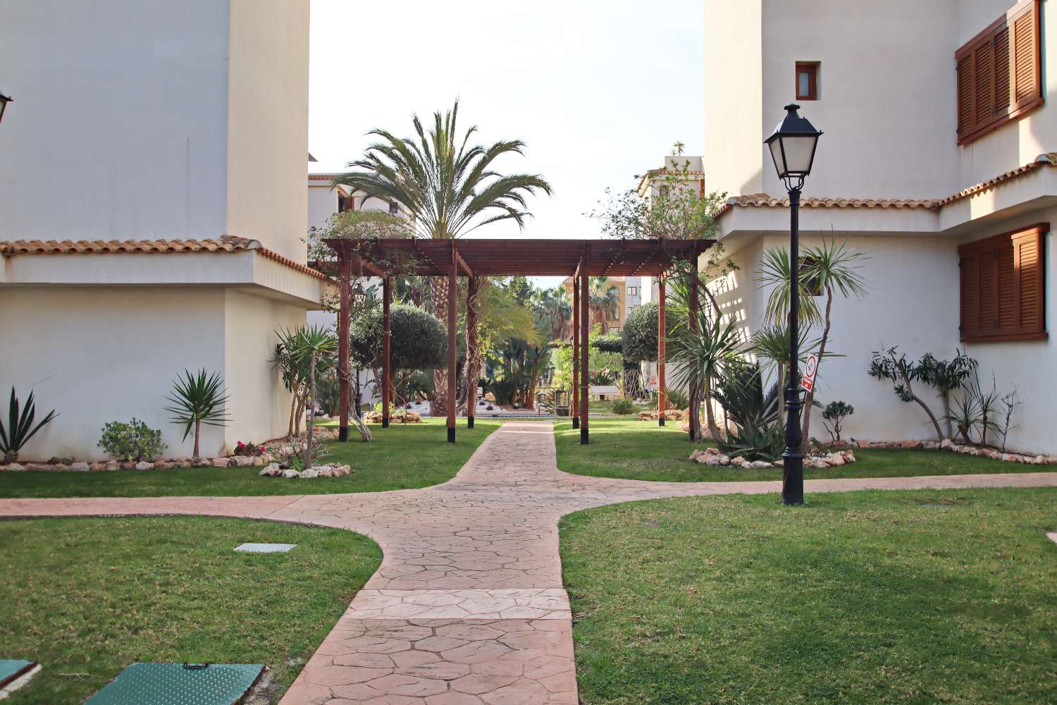APARTAMENTO DE LUJO DE 2 DORMITORIOS CON ORIENTACIÓN SUR, TERRAZA Y GARAJE EN LA ENTRADA, PUNTA PRIMA