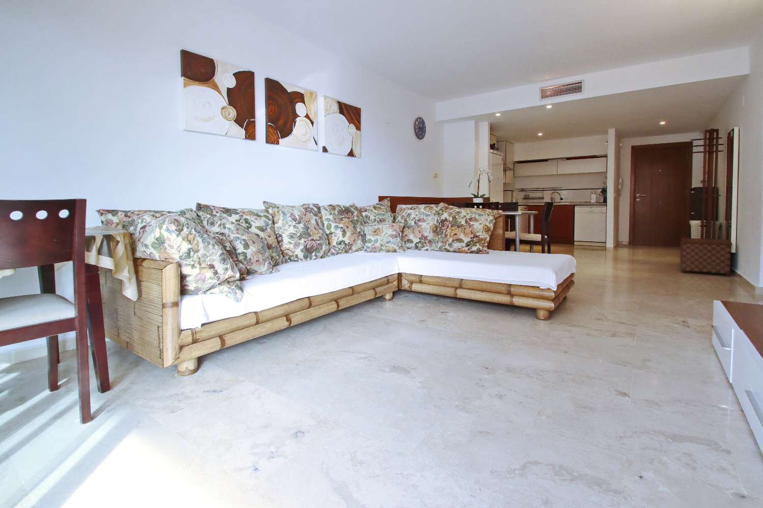 APARTAMENTO DE LUJO DE 2 DORMITORIOS CON ORIENTACIÓN SUR, TERRAZA Y GARAJE EN LA ENTRADA, PUNTA PRIMA