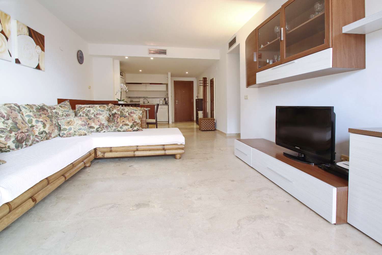 APARTAMENTO DE LUJO DE 2 DORMITORIOS CON ORIENTACIÓN SUR, TERRAZA Y GARAJE EN LA ENTRADA, PUNTA PRIMA
