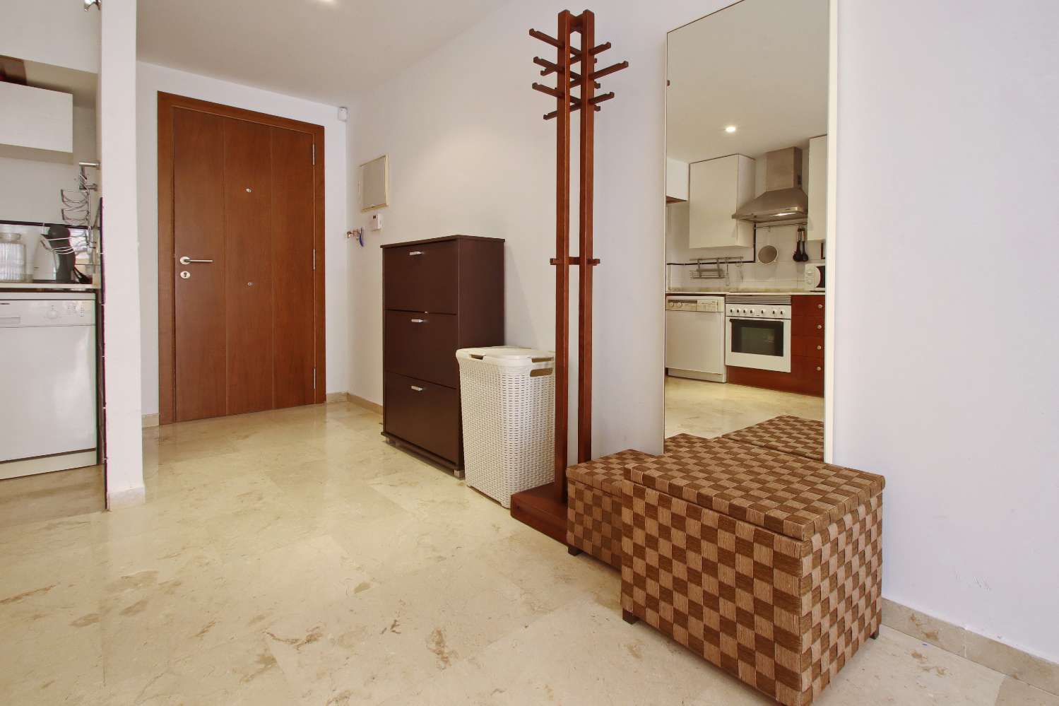 APARTAMENTO DE LUJO DE 2 DORMITORIOS CON ORIENTACIÓN SUR, TERRAZA Y GARAJE EN LA ENTRADA, PUNTA PRIMA