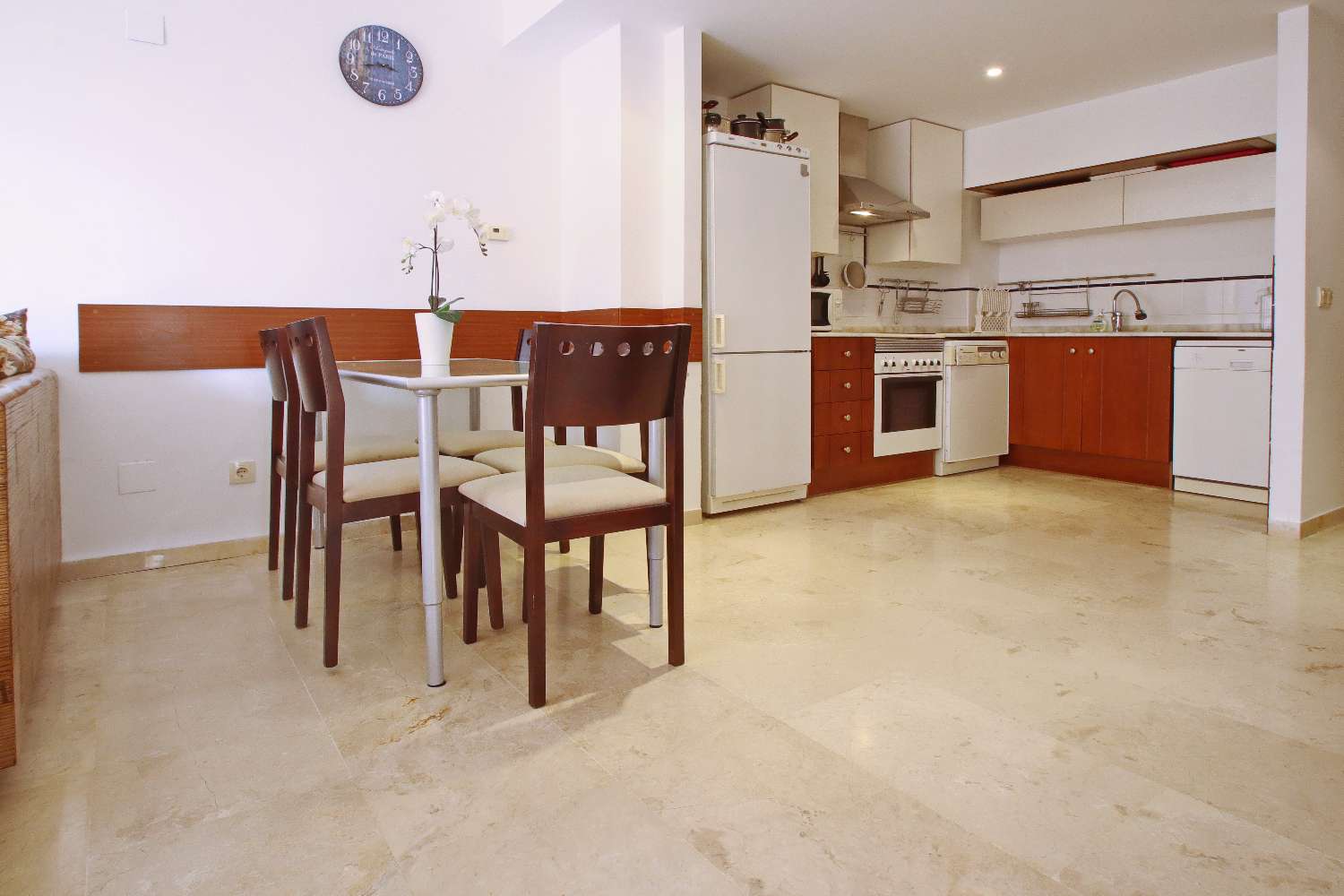 APARTAMENTO DE LUJO DE 2 DORMITORIOS CON ORIENTACIÓN SUR, TERRAZA Y GARAJE EN LA ENTRADA, PUNTA PRIMA