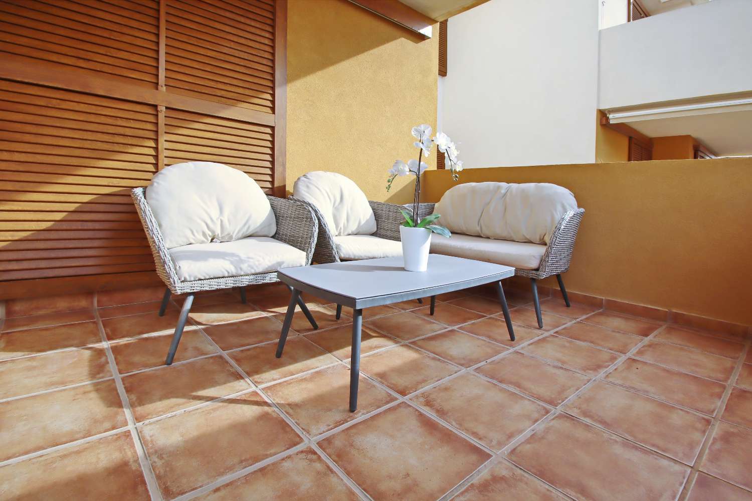 APARTAMENTO DE LUJO DE 2 DORMITORIOS CON ORIENTACIÓN SUR, TERRAZA Y GARAJE EN LA ENTRADA, PUNTA PRIMA