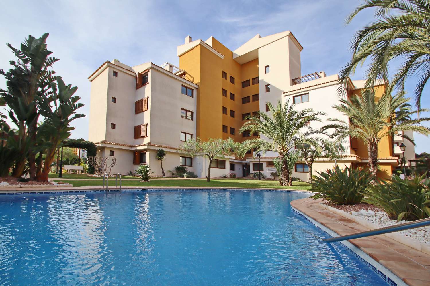 APARTAMENTO DE LUJO DE 2 DORMITORIOS CON ORIENTACIÓN SUR, TERRAZA Y GARAJE EN LA ENTRADA, PUNTA PRIMA
