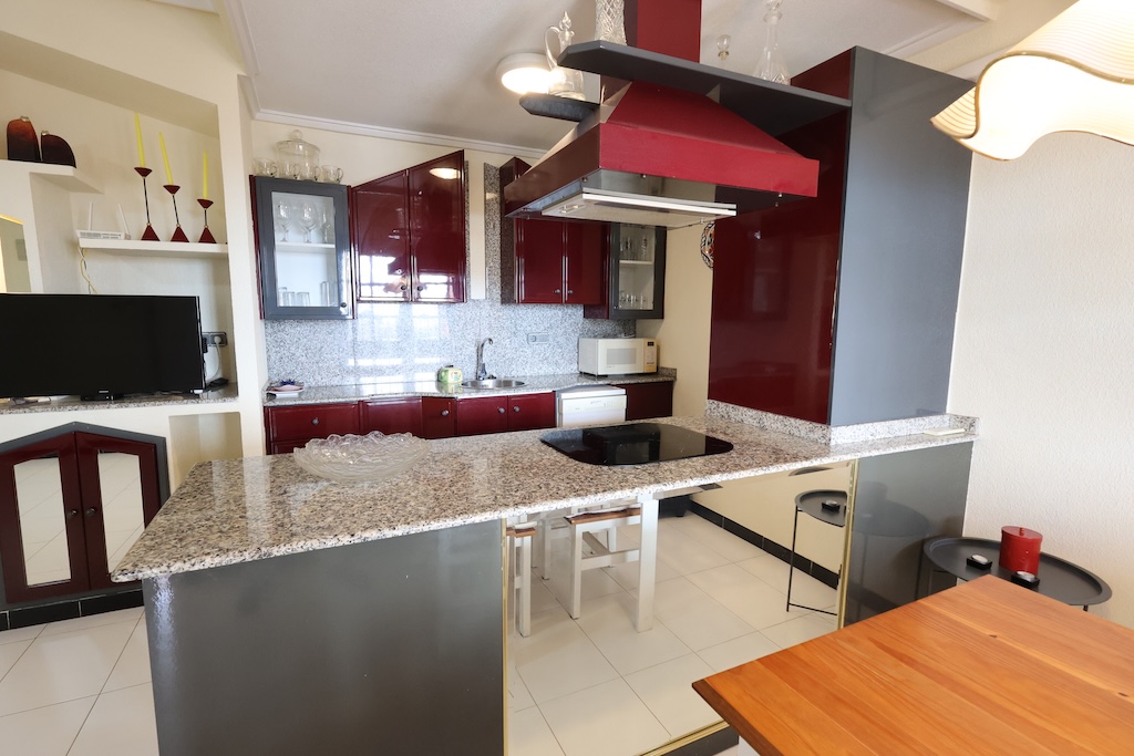 BUNGALOW EN PLANTA ALTA CON VISTAS AL MAR, TERRAZA Y PISCINA EN LOS ALTOS – RESIDENCIAL LAS FUENTES I