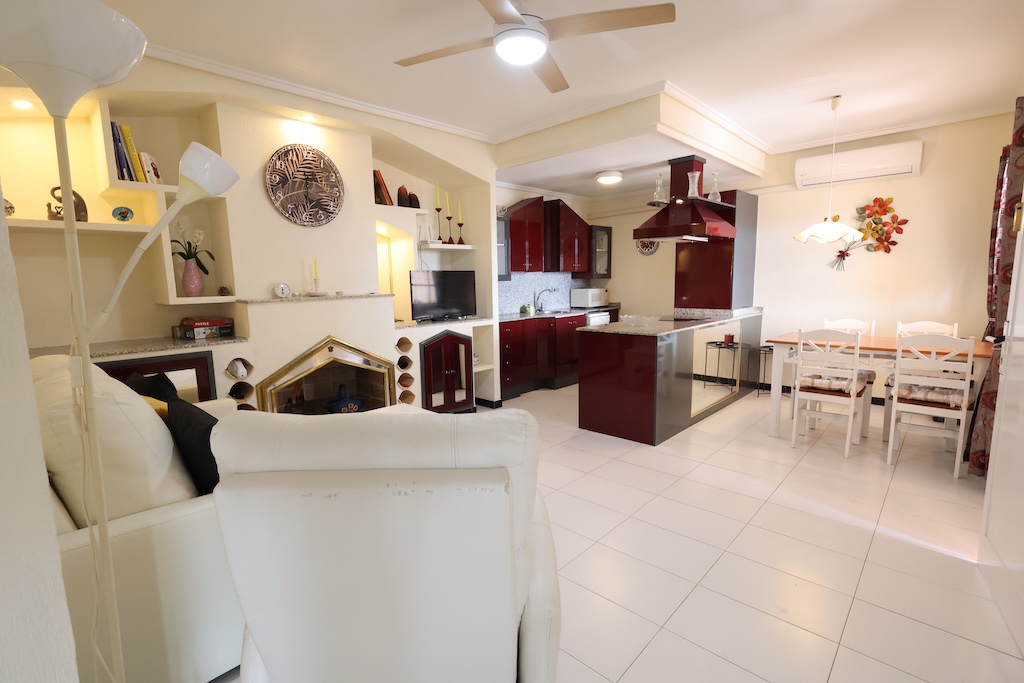 BUNGALOW EN PLANTA ALTA CON VISTAS AL MAR, TERRAZA Y PISCINA EN LOS ALTOS – RESIDENCIAL LAS FUENTES I