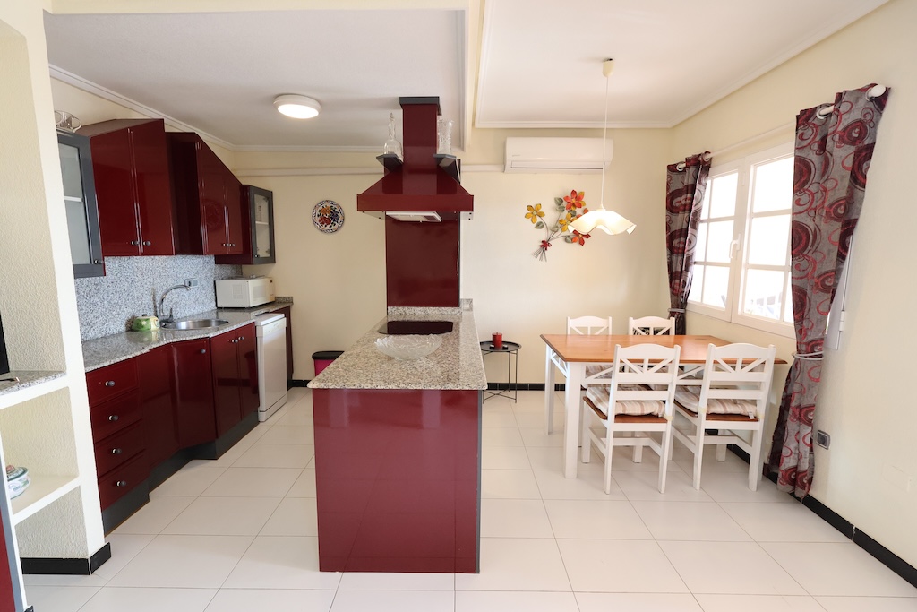 BUNGALOW EN PLANTA ALTA CON VISTAS AL MAR, TERRAZA Y PISCINA EN LOS ALTOS – RESIDENCIAL LAS FUENTES I