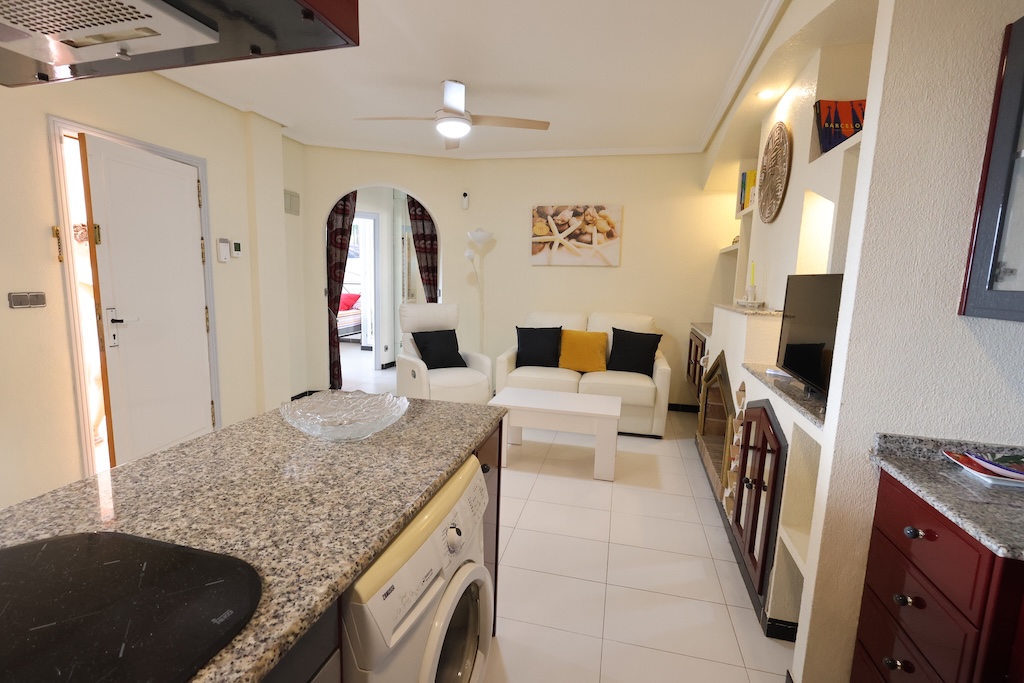 BUNGALOW EN PLANTA ALTA CON VISTAS AL MAR, TERRAZA Y PISCINA EN LOS ALTOS – RESIDENCIAL LAS FUENTES I