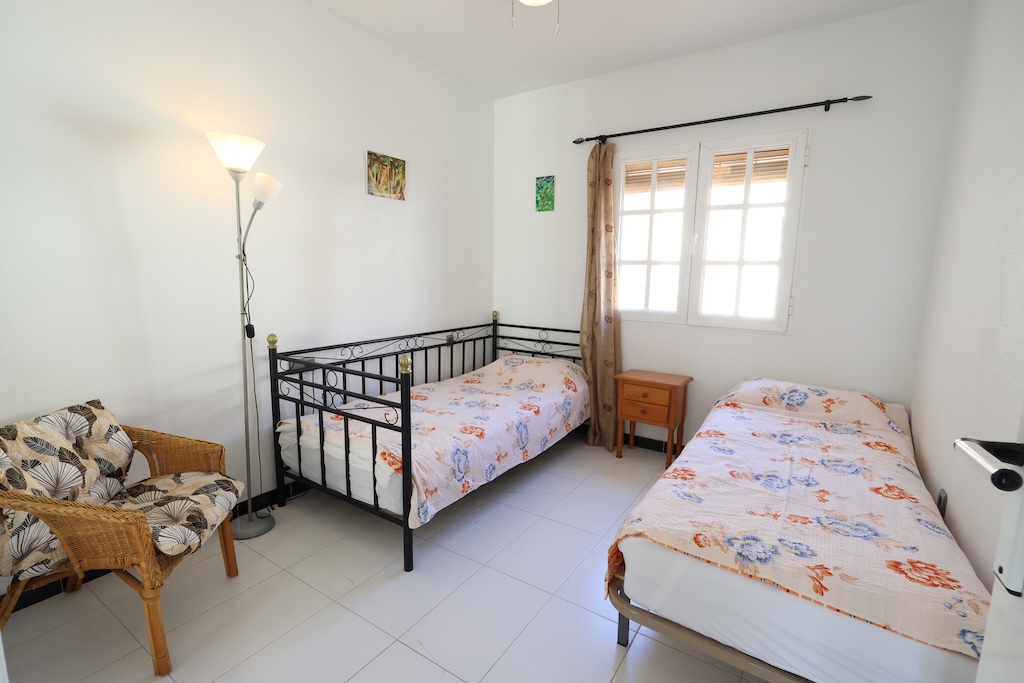 BUNGALOW EN PLANTA ALTA CON VISTAS AL MAR, TERRAZA Y PISCINA EN LOS ALTOS – RESIDENCIAL LAS FUENTES I