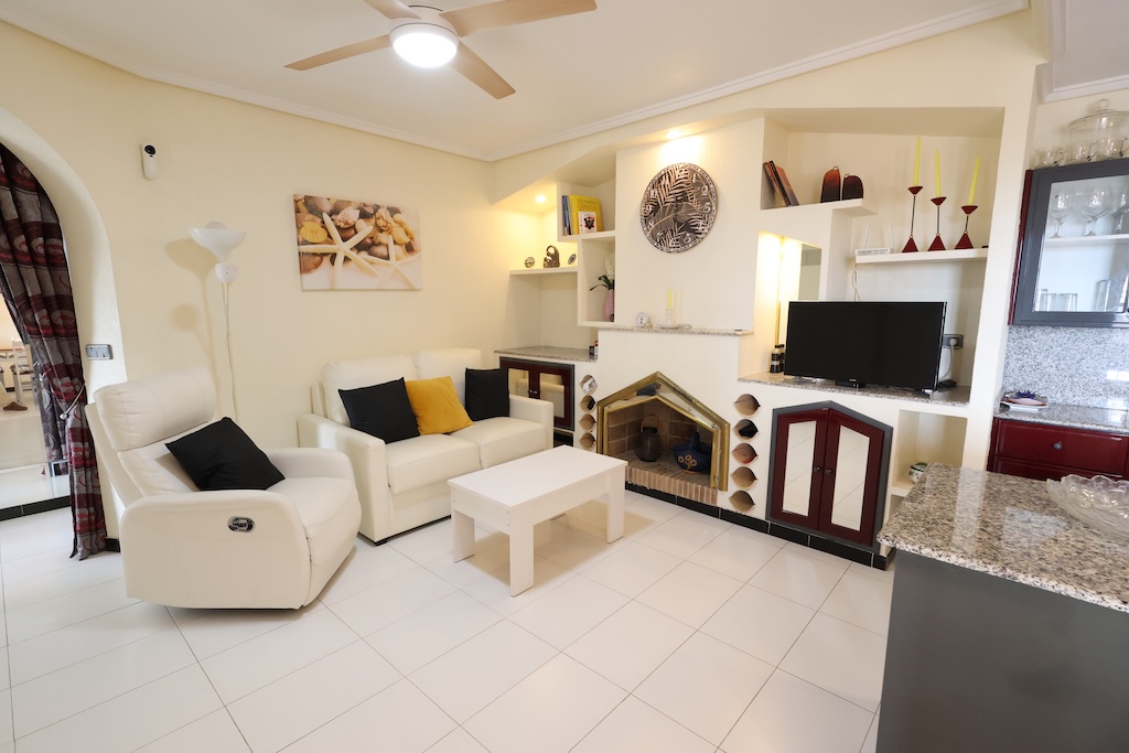 BUNGALOW EN PLANTA ALTA CON VISTAS AL MAR, TERRAZA Y PISCINA EN LOS ALTOS – RESIDENCIAL LAS FUENTES I