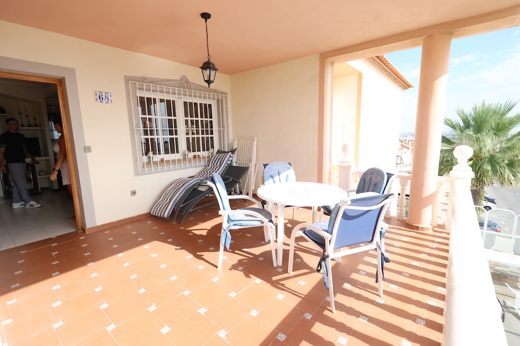 BUNGALOW EN PLANTA ALTA CON VISTAS AL MAR, TERRAZA Y PISCINA EN LOS ALTOS – RESIDENCIAL LAS FUENTES I