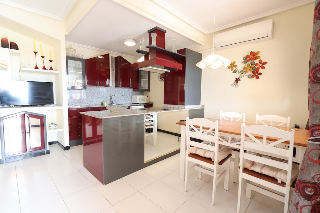 BUNGALOW EN PLANTA ALTA CON VISTAS AL MAR, TERRAZA Y PISCINA EN LOS ALTOS – RESIDENCIAL LAS FUENTES I
