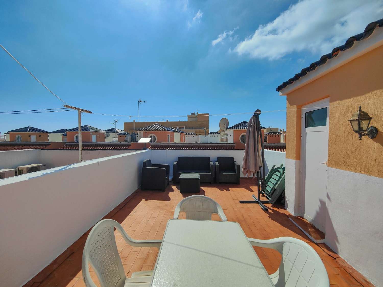 ÁTICO DÚPLEX CON SOLÁRIUM PRIVADO Y VISTAS AL MAR A 200 M DE LA PLAYA DE LA MATA