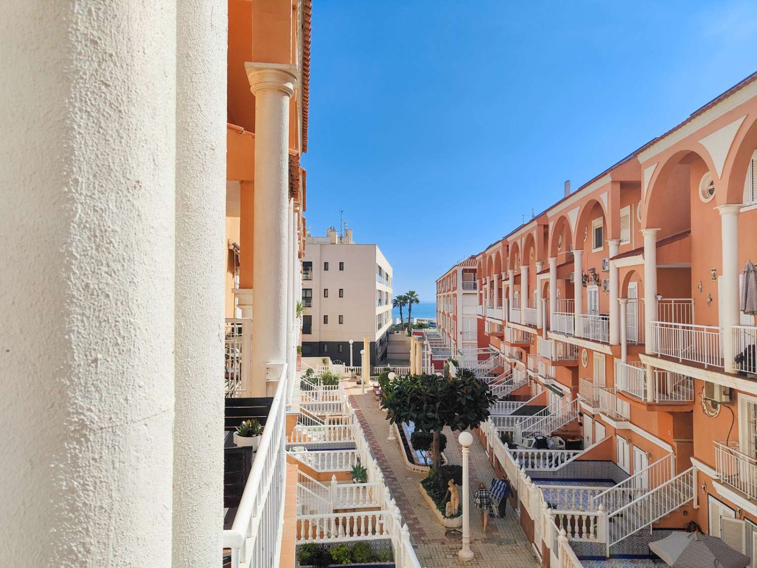 ÁTICO DÚPLEX CON SOLÁRIUM PRIVADO Y VISTAS AL MAR A 200 M DE LA PLAYA DE LA MATA
