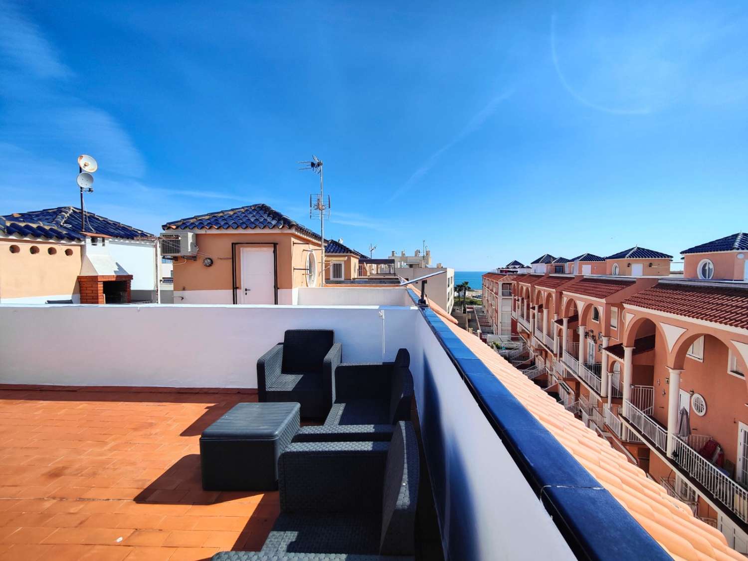 ÁTICO DÚPLEX CON SOLÁRIUM PRIVADO Y VISTAS AL MAR A 200 M DE LA PLAYA DE LA MATA