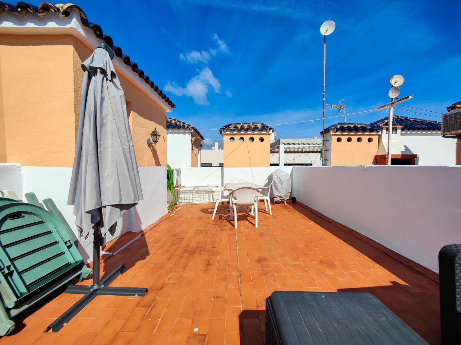 ÁTICO DÚPLEX CON SOLÁRIUM PRIVADO Y VISTAS AL MAR A 200 M DE LA PLAYA DE LA MATA