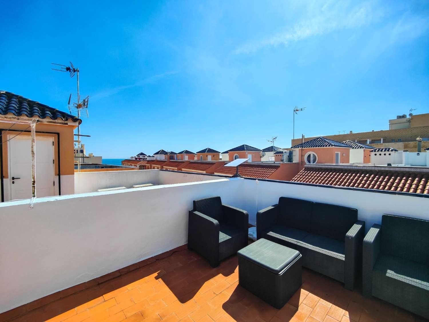 ÁTICO DÚPLEX CON SOLÁRIUM PRIVADO Y VISTAS AL MAR A 200 M DE LA PLAYA DE LA MATA