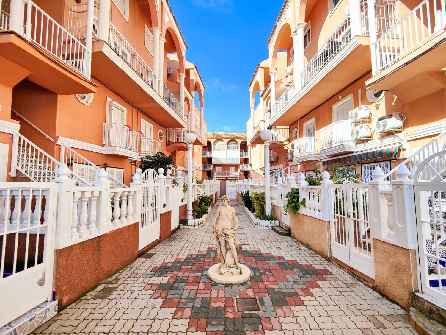 ÁTICO DÚPLEX CON SOLÁRIUM PRIVADO Y VISTAS AL MAR A 200 M DE LA PLAYA DE LA MATA