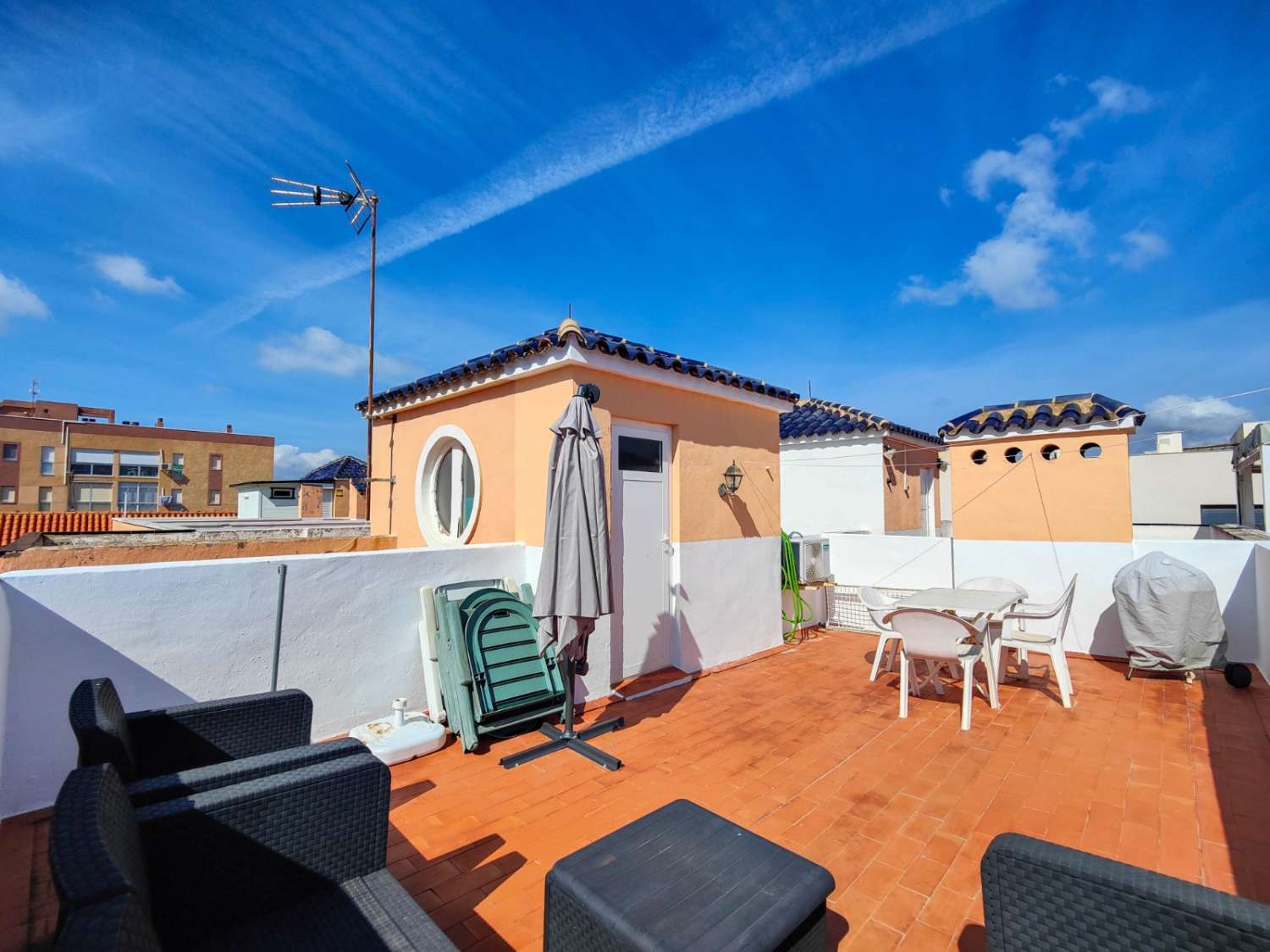 ÁTICO DÚPLEX CON SOLÁRIUM PRIVADO Y VISTAS AL MAR A 200 M DE LA PLAYA DE LA MATA