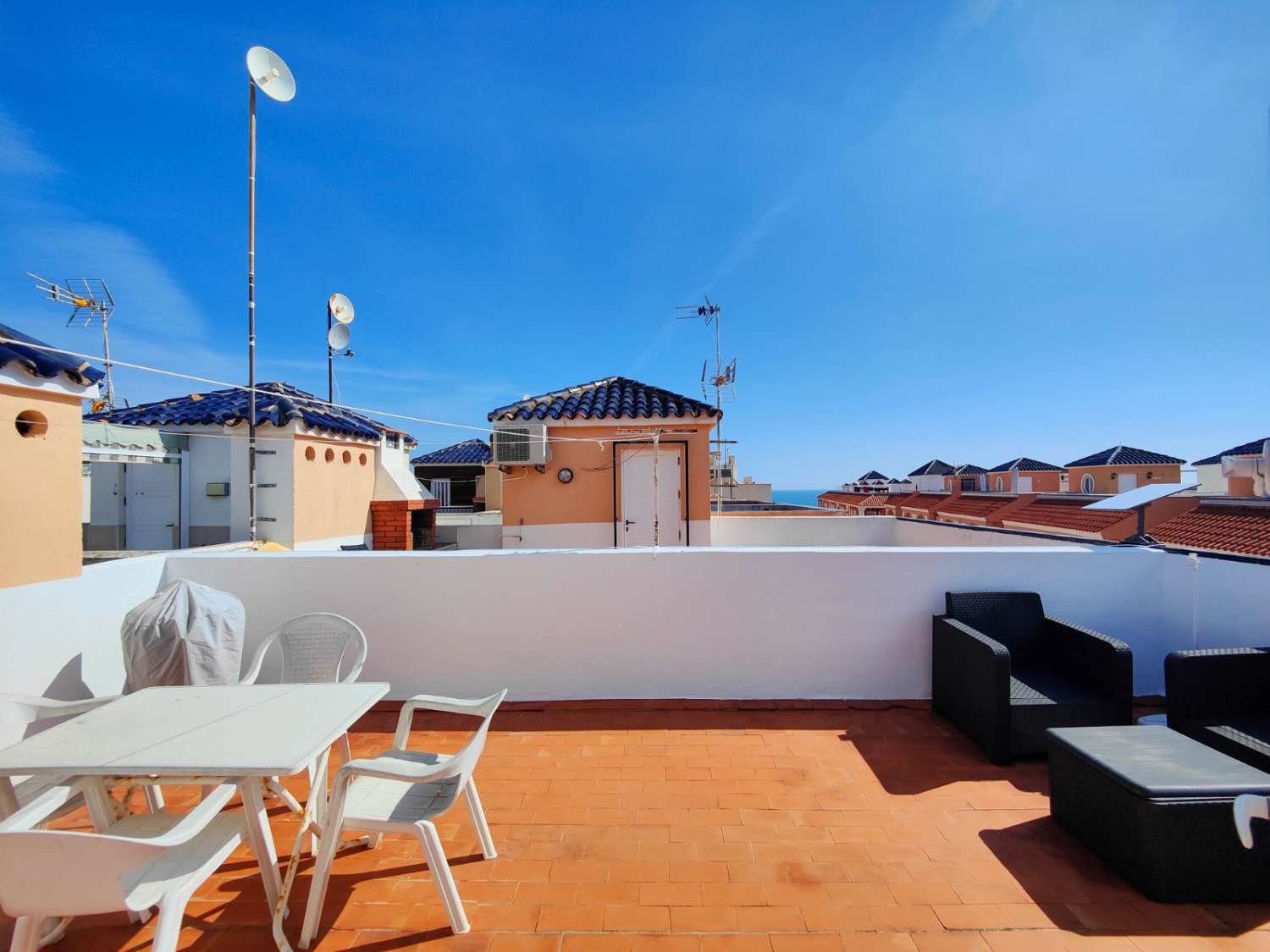 ÁTICO DÚPLEX CON SOLÁRIUM PRIVADO Y VISTAS AL MAR A 200 M DE LA PLAYA DE LA MATA