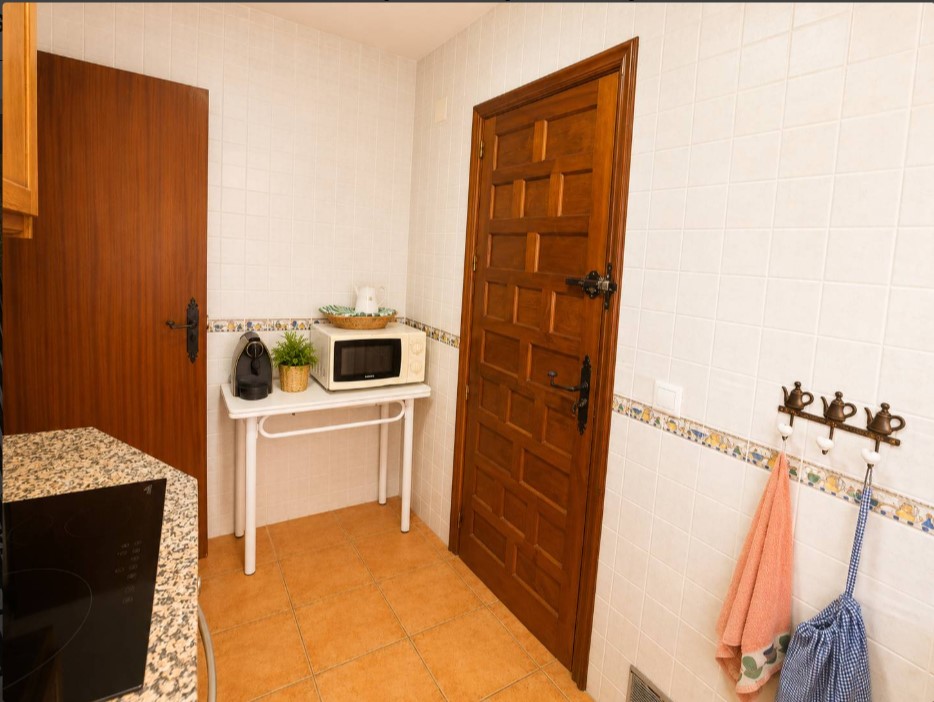 CHALET ADOSADO CON PARCELA DE 750 M² Y PISCINA PRIVADA EN LOS BALCONES