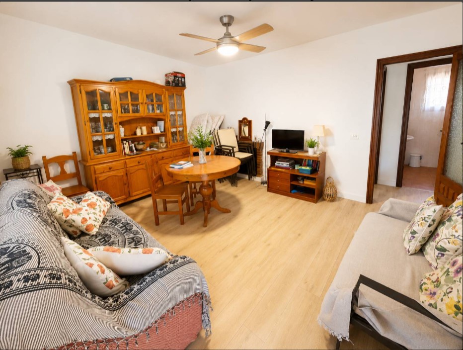 CHALET ADOSADO CON PARCELA DE 750 M² Y PISCINA PRIVADA EN LOS BALCONES