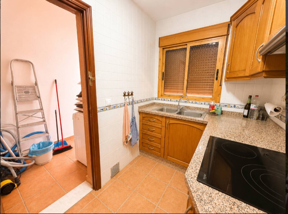 CHALET ADOSADO CON PARCELA DE 750 M² Y PISCINA PRIVADA EN LOS BALCONES
