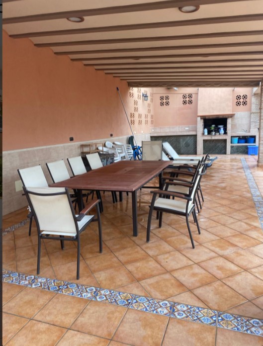 CHALET ADOSADO CON PARCELA DE 750 M² Y PISCINA PRIVADA EN LOS BALCONES
