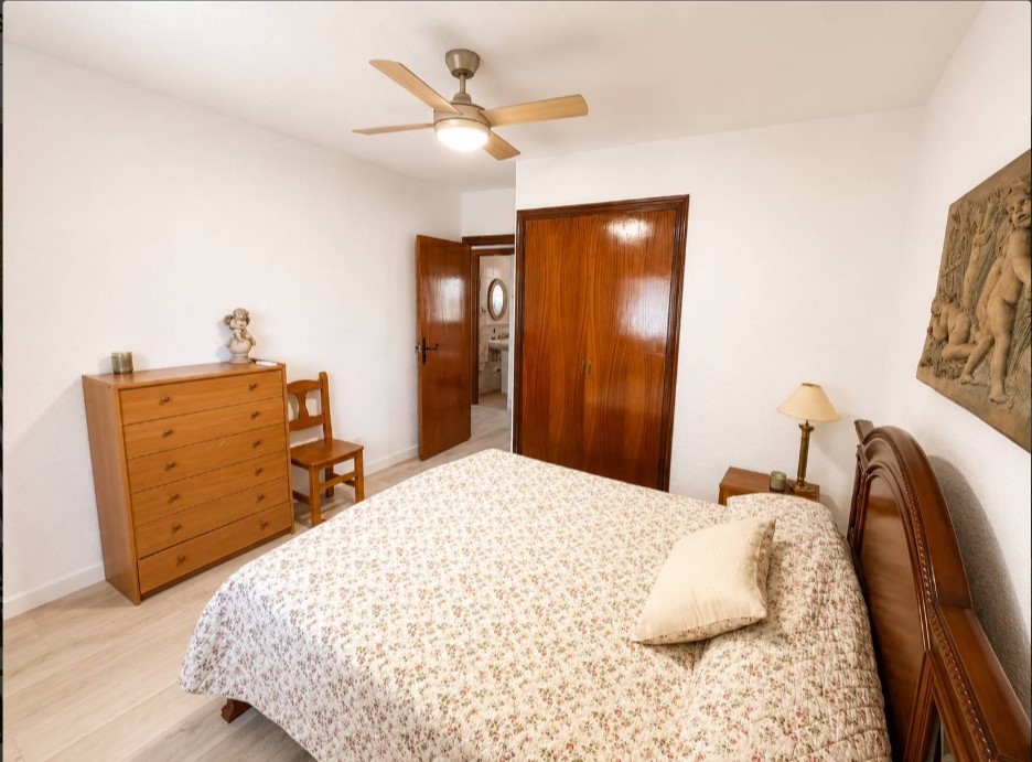 CHALET ADOSADO CON PARCELA DE 750 M² Y PISCINA PRIVADA EN LOS BALCONES