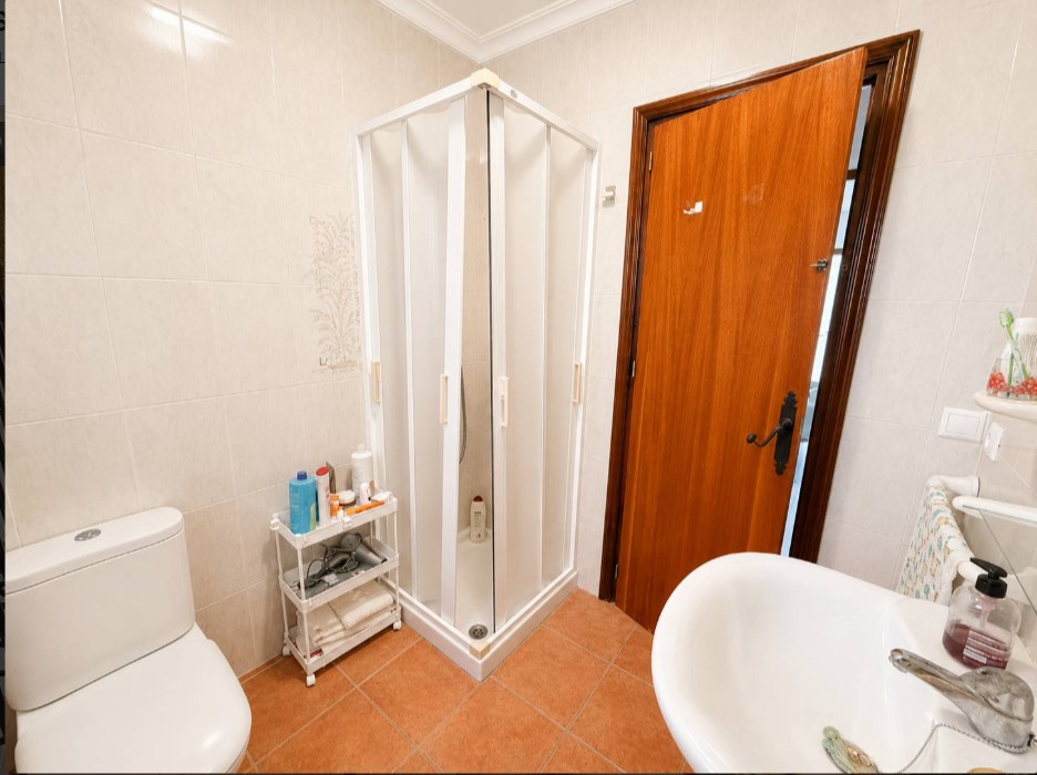 CHALET ADOSADO CON PARCELA DE 750 M² Y PISCINA PRIVADA EN LOS BALCONES