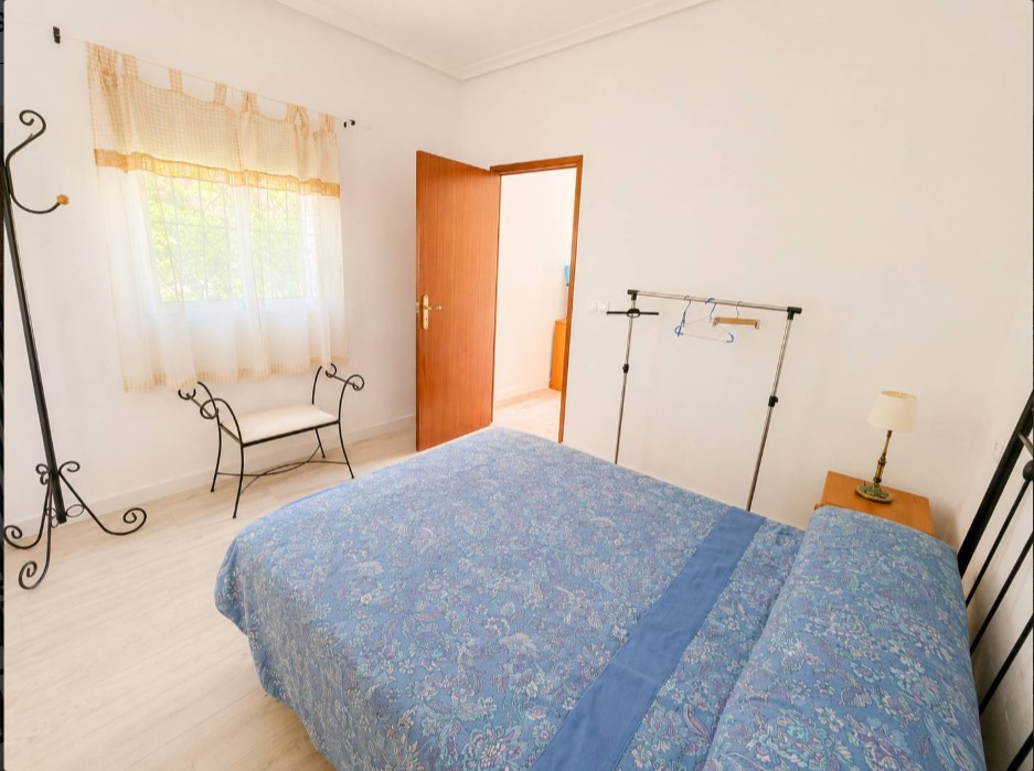 CHALET ADOSADO CON PARCELA DE 750 M² Y PISCINA PRIVADA EN LOS BALCONES